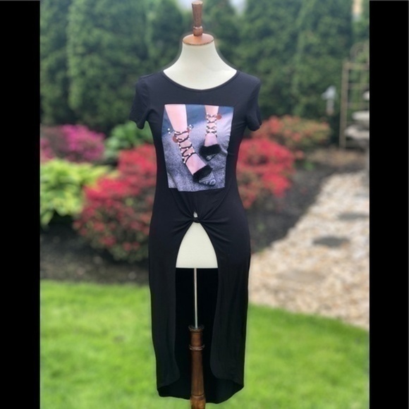 Maxi dress with graphic 3-D design - Picture 3 of 9